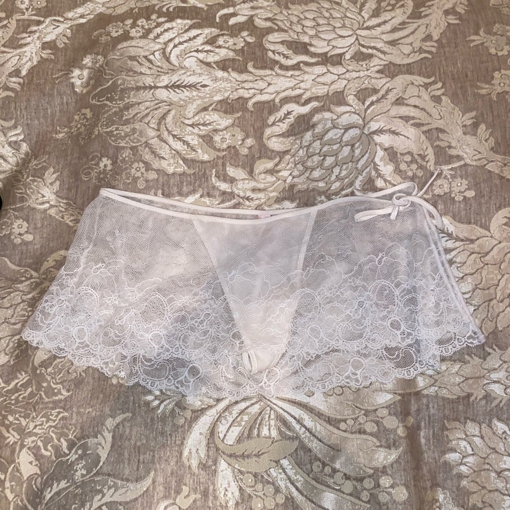 Victoria’s Secret skirted thong Size M NWOT